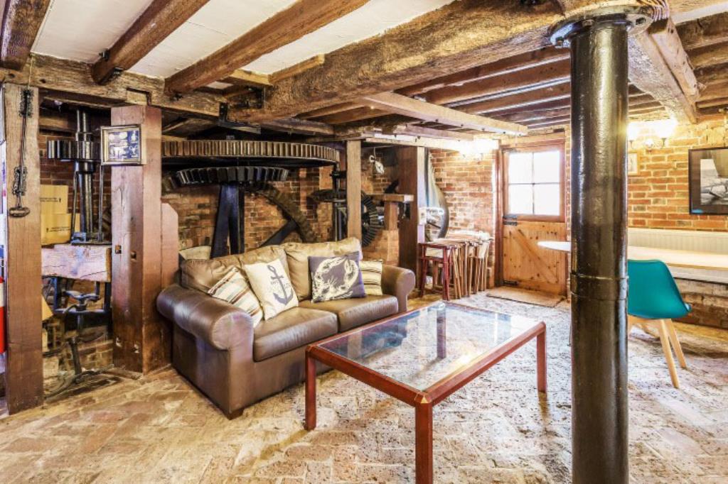Lot: 44 - FORMER WATER MILL CURRENTLY USED AS OPEN PLAN OFFICE WITH PLANNING FOR RESIDENTIAL CONVERSION - Living room